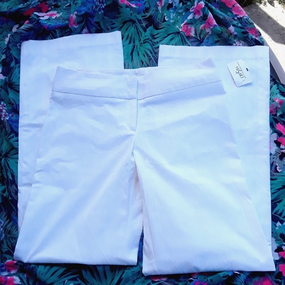 🆕️Saks 5th Ave white flare dress pants size 8